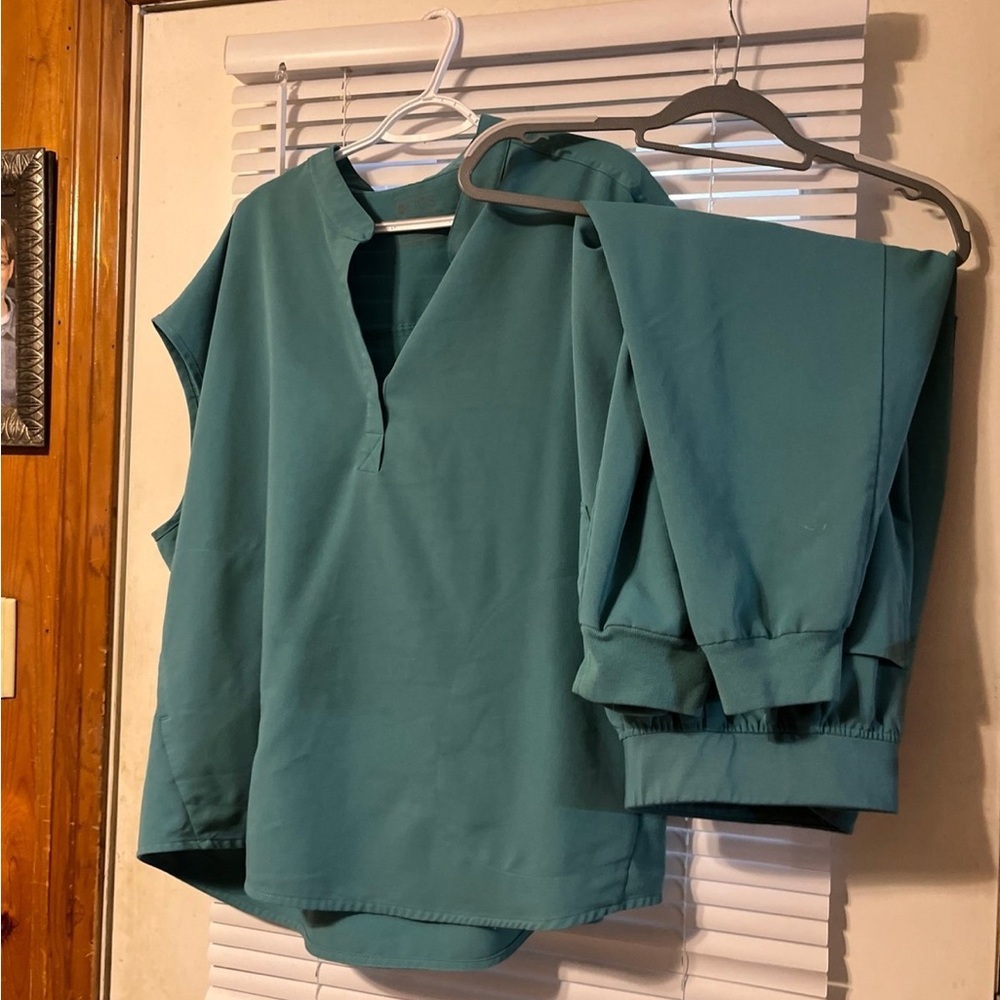 Figs scrubs set : womens plus size 4x